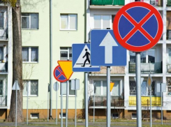 В Волжском появились дорожные знаки на зиму