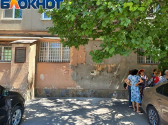 Жители Волжского отбились от сооружения негабаритных ворот для нового магазина