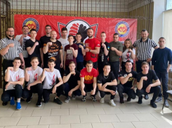 Открытый турнир по армрестлингу «Вольные степи» принес волжанам несколько медалей