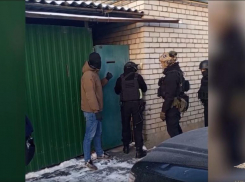Конфликт в гаражном кооперативе обернулся разбоем в Волгограде: видео