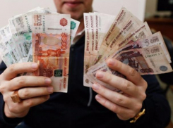 Чиновника контрольного управления мэрии Волжского заставили вернуть государству все полученные взятки 