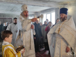 В Волжском состоялась первая литургия в строящемся храме святой Татианы