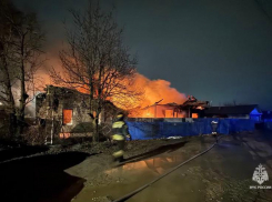 Четырехлетний ребенок погиб в огне, его родители — в реанимации: ночной кошмар в Волгоградской области