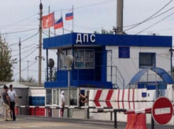 Пассажиров дагестанского автобуса вынудили терпеть солнцепек ради проверки на посту ДПС в Волжском