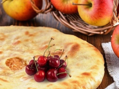 День яблочного пирога - хороший повод побаловать  родных вкусной выпечкой