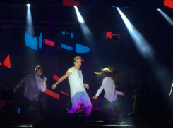 Дима Билан выступает на главной сцене города