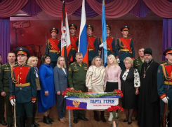 В Волжском увековечили память выпускника, отдавшего жизнь за Родину