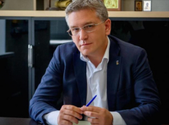 МУП «Водоканал» поздравляет волжан с наступающим Новым Годом и Светлым Рождеством!