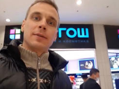 Скандал по поводу QR-кодов в одном из магазинов Волжского заснял местный активист