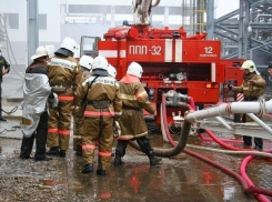 Рано утром пожарные тушили два крупных пожара в Волжском и Средней Ахтубе