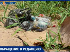 В Волжском 80-летняя пенсионерка вынуждена убирать двор из-за бездействия УК