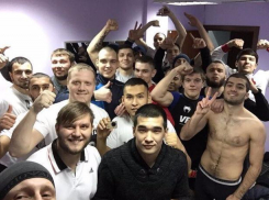 Продавец игрушек стал звездой «Боев белых воротничков» в Волжском