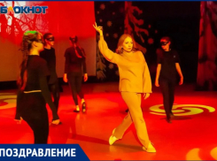 Обаятельную женщину и талантливого режиссера поздравляют с праздником! 