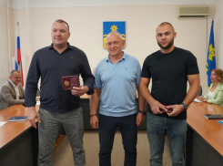 Волжские волонтеры удостоены наград ЛНР за гуманитарную миссию