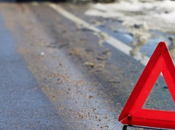 В Волжском автобус сбил пенсионерку прямо на остановке