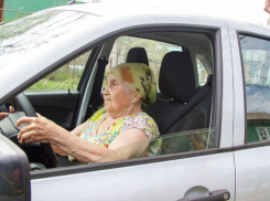 В Волжском пострадала автоледи-пенсионер