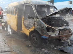 В Волжском за ТРЦ «ВолгаМолл» сгорела «Газель»