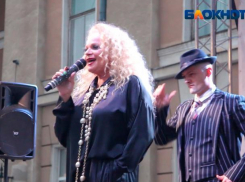 14 тысяч волжан приветствовали Ларису Долину на праздничном вечере