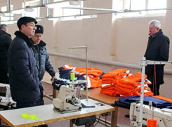 Чиновники Волжского уехали в колонию договариваться о работе