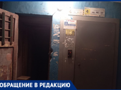 Подъезд превратился в Венецию: УК игнорирует потоп и жалобы волжан