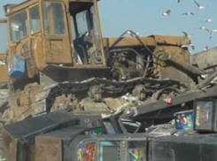 Трактор раздавил 176 игровых терминалов, изъятых в волжском казино