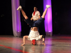 40 лет «Октябрю»: волжане поздравили творческие объединения с юбилеем