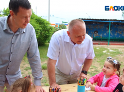 «Дети – наше будущее», - необычные подарки на праздник получили малыши от депутатов в Волжском