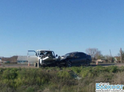 Рядом с Волжским БМВ, уходя от столкновения с одним автомобилем, влетел в другой