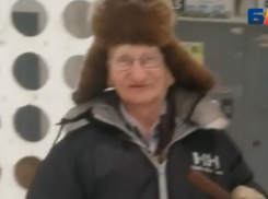 Красноречивый дворник волжского двора обматерил вновь прибывшие сугробы