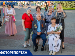 11 супружеских пар в Волжском наградили за любовь и верность