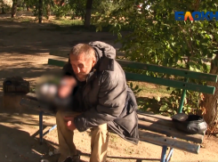 «Пошли вы!»,- бродяга из Волжского «поблагодарил» корреспондента «Блокнот Волжского» за помощь