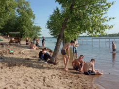 Волжане замечены за купанием на городском пляже