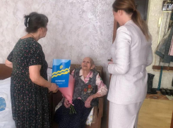 Администрация поздравила волжанку со 100-летием