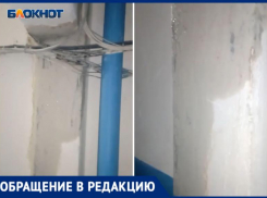 Проводку в 9-этажке Волжского заливает водой с крыши: видео