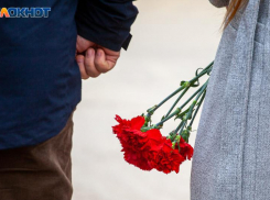Мужчина скончался на лестнице поликлиники в Волжском