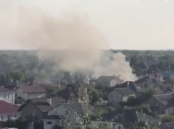 Пока в парках Волжского отмечают юбилей, сотрудники МЧС ликвидируют пожар в Киляковке