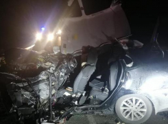 Лишенный прав водитель погиб в страшном ДТП в Волгоградской области