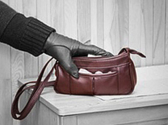 Волжанку обокрали в кафе в центре города