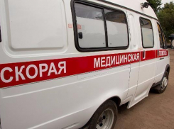 Невнимательный водитель сбил женщину на «зебре» в Волжском