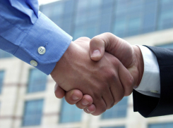 Волжского пенсионера ограбил мошенник под видом бывшего коллеги