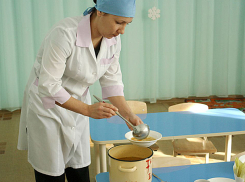 В школьной столовой дети будут расплачиваться банковскими картами в Волжском