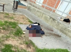 Медики накрыли тело брезентом: новые фото и видео погибшего в Волгограде