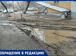 Весь двор в грязи, а пенсионеры не могут спать: как ночные разгрузки маркетплейса уже 3 года отравляют жизнь волжанам 