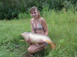 Женщины тоже умеют ловить рыбу