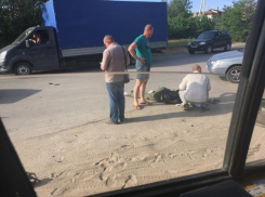 По дороге из Волжского мотоциклист не смог разъехаться с «шестеркой»