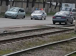  Отлетевшее колесо иномарки повредило две иномарки в Волжском
