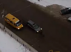 В Волжском двое детей угодили под колеса внедорожника