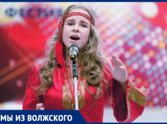 «Мама жалеет, что я не получила «земную» профессию»,- юная звезда из Волжского о личном