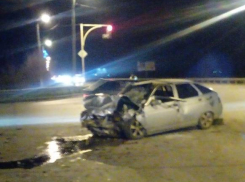 Страшное ДТП в Волжском: «Мерседес» и «двенашка» не поделили дорогу