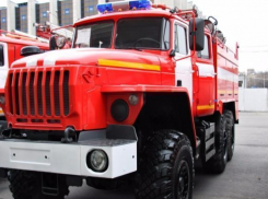 Баня, гараж и машина сгорели из-за проводки под Волжским 